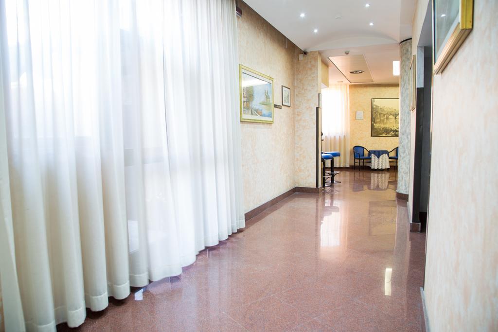 Hotel Santa Maura ローマ エクステリア 写真