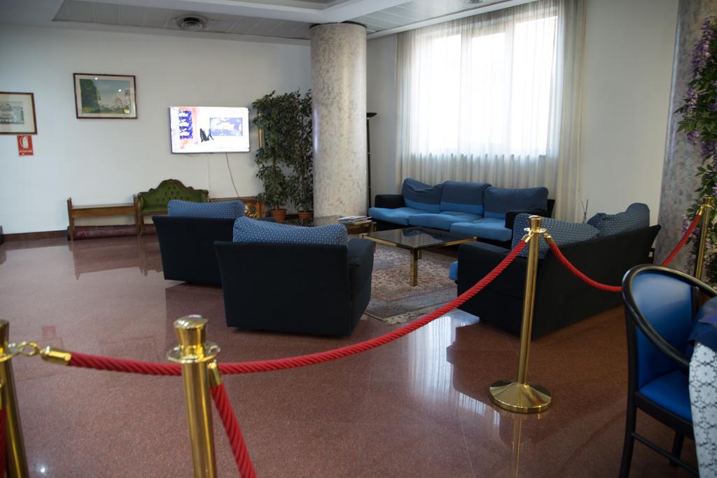 Hotel Santa Maura ローマ エクステリア 写真